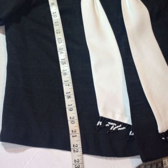 Short sleeve open top with beaded trimmed bow detail - Picture 8 of 9